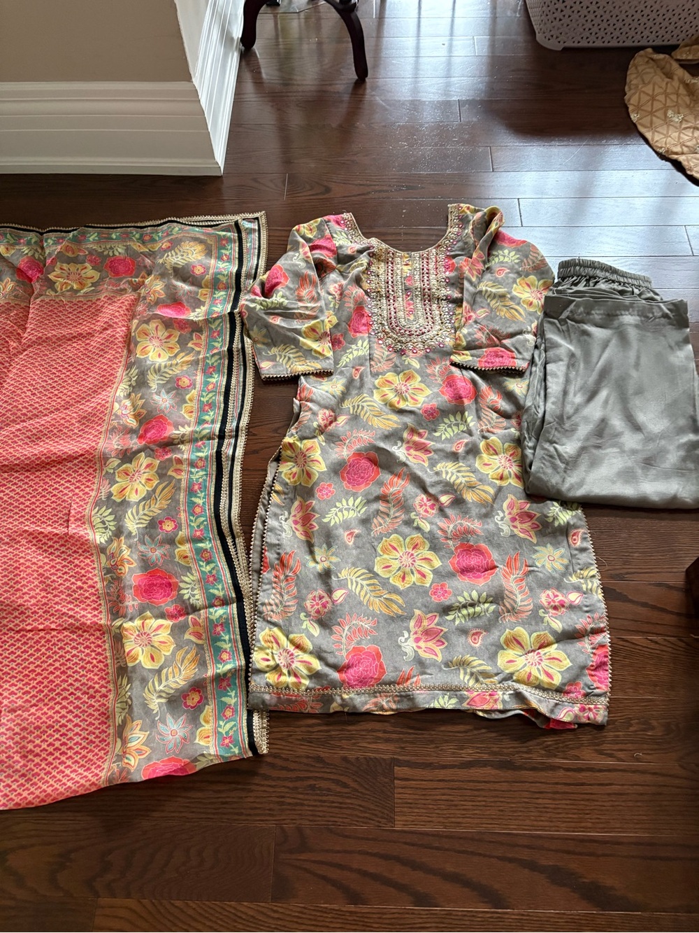 Indian &Pskistani style suit